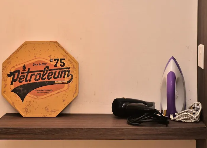 H&F Homestay The Two Owls Nest Aeropod Sovo Studio Room - 2 Queen Bed - Near Airport - Free Parking