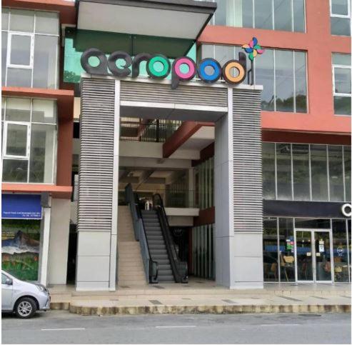 H&f The Two Owls Nest Aeropod Sovo - 2 Queen Bed - Near Airport - Free Parking Apartment *